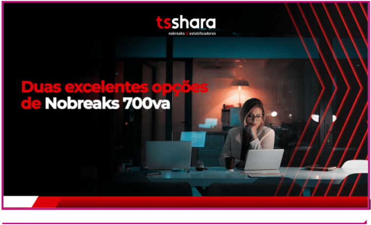 uma mulher sentada em frente ao notebook trabalhando