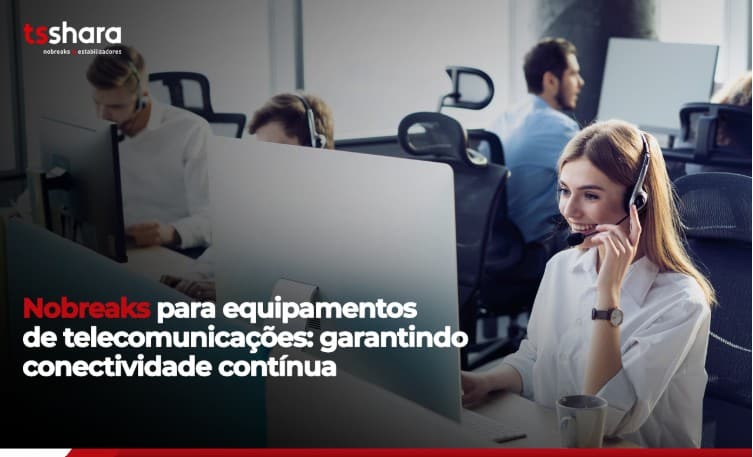 mulher de frente ao computador