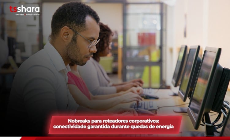 pessoas trabalhando em frente ao computador