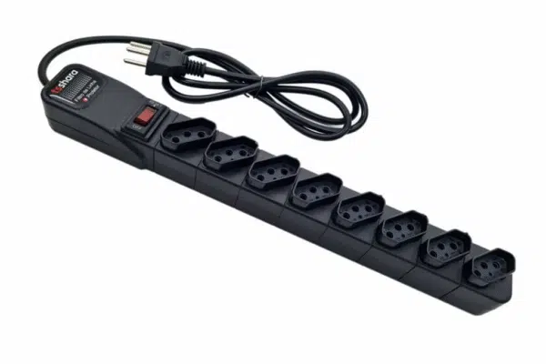 Filtro de linha TS Shara com 8 tomadas anguladas e botão liga/desliga.