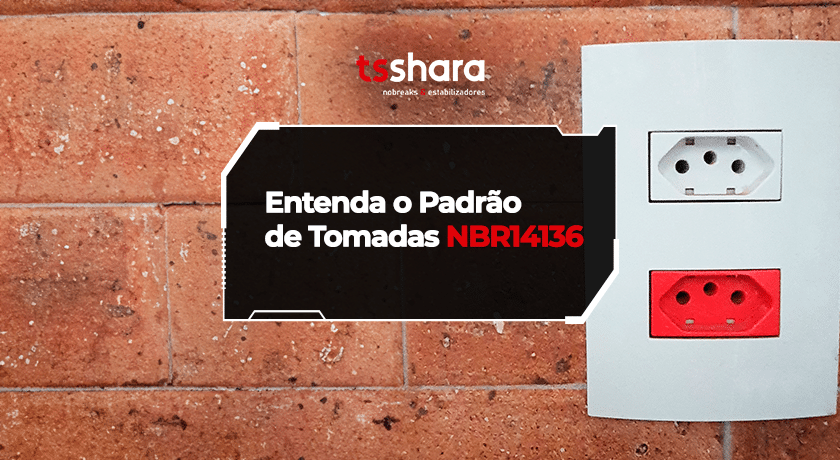 Tomadas padrão NBR 14136 instaladas em parede de tijolos, com destaque informativo.